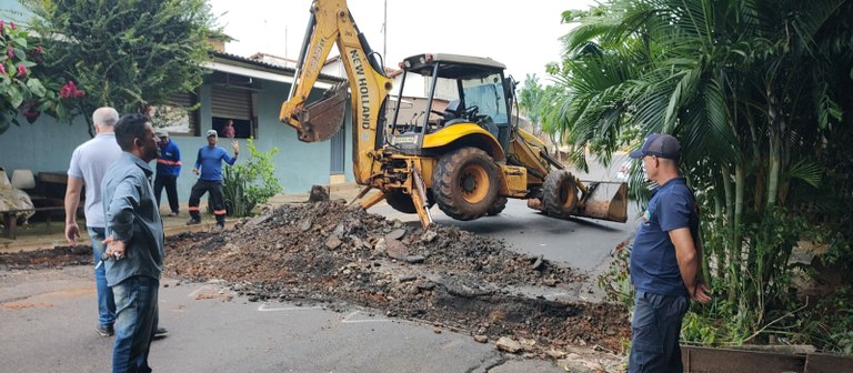 Dega da Padaria, Loiro e funcionários da prefeitura