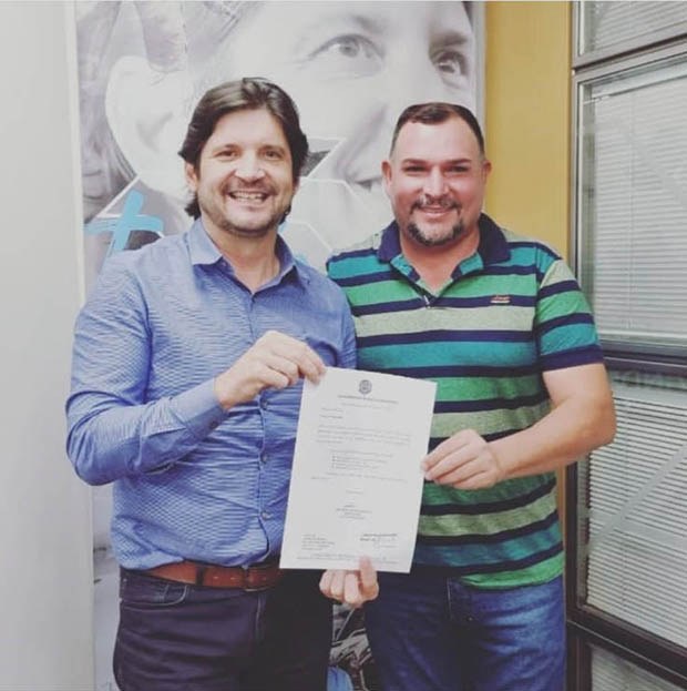 Deputado André do Prado com Zé Roberto durante solicitação