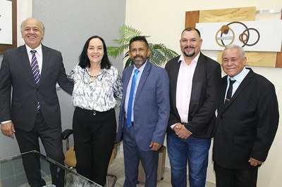 Dr. Dimas Ramalho, deputada Márcia Lia, presidente Dega da Padaria, Zé Roberto e Cidão Mineiro 