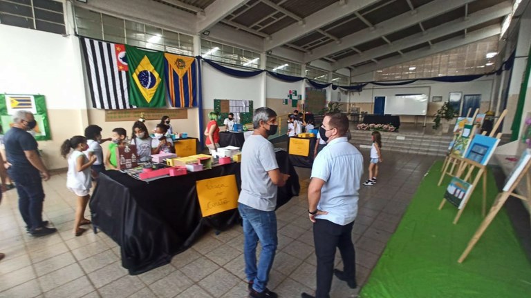 Leandro Mancha durante exposição. (Imagem: Denílson Lopes)