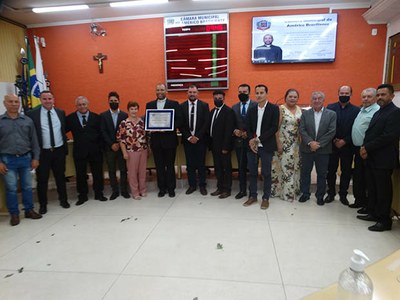 Na foto: Adenice Carvalho, vereadores: Leandro Mancha, Cidão Mineiro, Van do Gás, Marly Pavão, Padre Humberto, p residente Zé Roberto, vice prefeito Luzimar, vereador Diego, ex vereador Thiago, prefeito Dirceu e sua esposa Nice, diácono Zê Geraldo, vereadores Silas da Sadia e Dega da Padaria. (Imagem: Denílson Lopes)