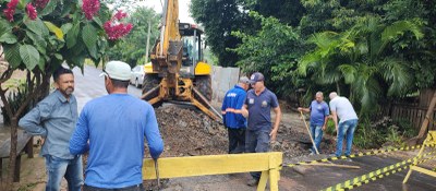 Presidente Dega da Padaria acompanhando obras no Bairro Luiz Ometto