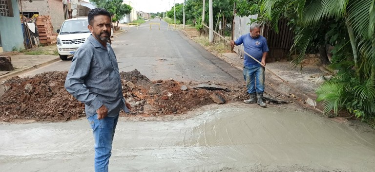 Presidente Dega na Rua Luzia Delfino no Luiz Ometto. (Imagem: Denílson Lopes)