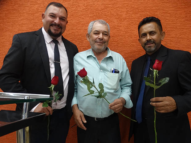 Presidente Zé Roberto com os vereadores Silas da Sadia e Dega da Padaria. (Imagem: Denílson Lopes)