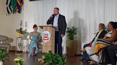 Presidente do legislativo Zé Roberto durante homenagem