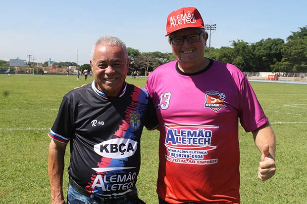 Vereador Cidão Mineiro e o ex-vereador Alemão, durante evento no Campo Municipal.