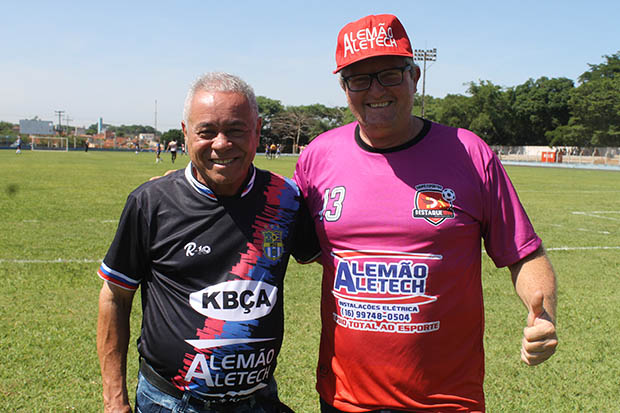 Vereador Cidão Mineiro e o ex-vereador Alemão, durante evento no Campo Municipal.