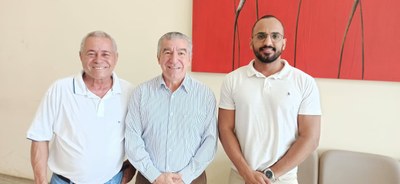 Vereador Cidão Mineiro, prefeito Dirceu Pano e Maicon Rios. (Imagem: Denílson Lopes)