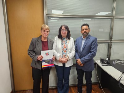 Vereadora Zélia Protetora dos Animais, deputada Clarice Ganem e o presidente da Câmara Dega da Padaria na Assembleia Legislativa