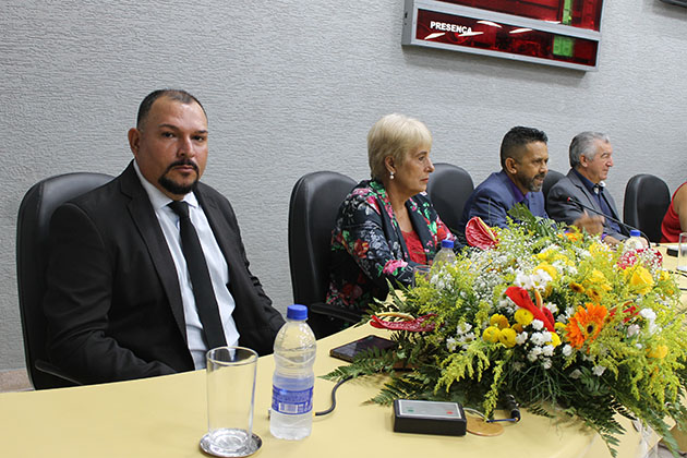 Vereadores durante comemoração ao Dia das Mães