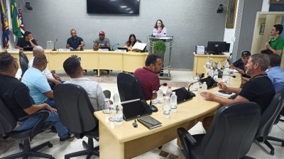 Vereadores durante reunião na Câmara Municipal