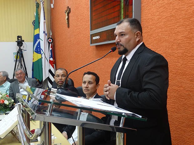 Zé Roberto (Presidente da Câmara de Vereadores)durante discurso. (Imagem:Denílson Lopes)