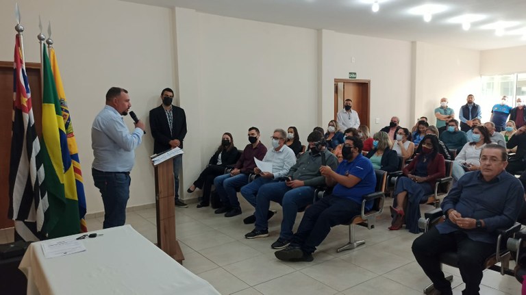 Zé Roberto (presidente da câmara) durante discurso