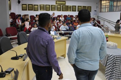 Vereadores conversaram com os alunos.  (Imagem: Denílson Lopes)