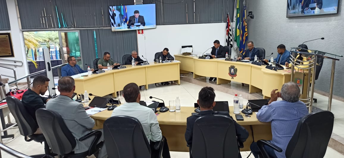 Vereadores da Câmara Municipal de Américo Brasiliense realizam primeira sessão ordinária do ano