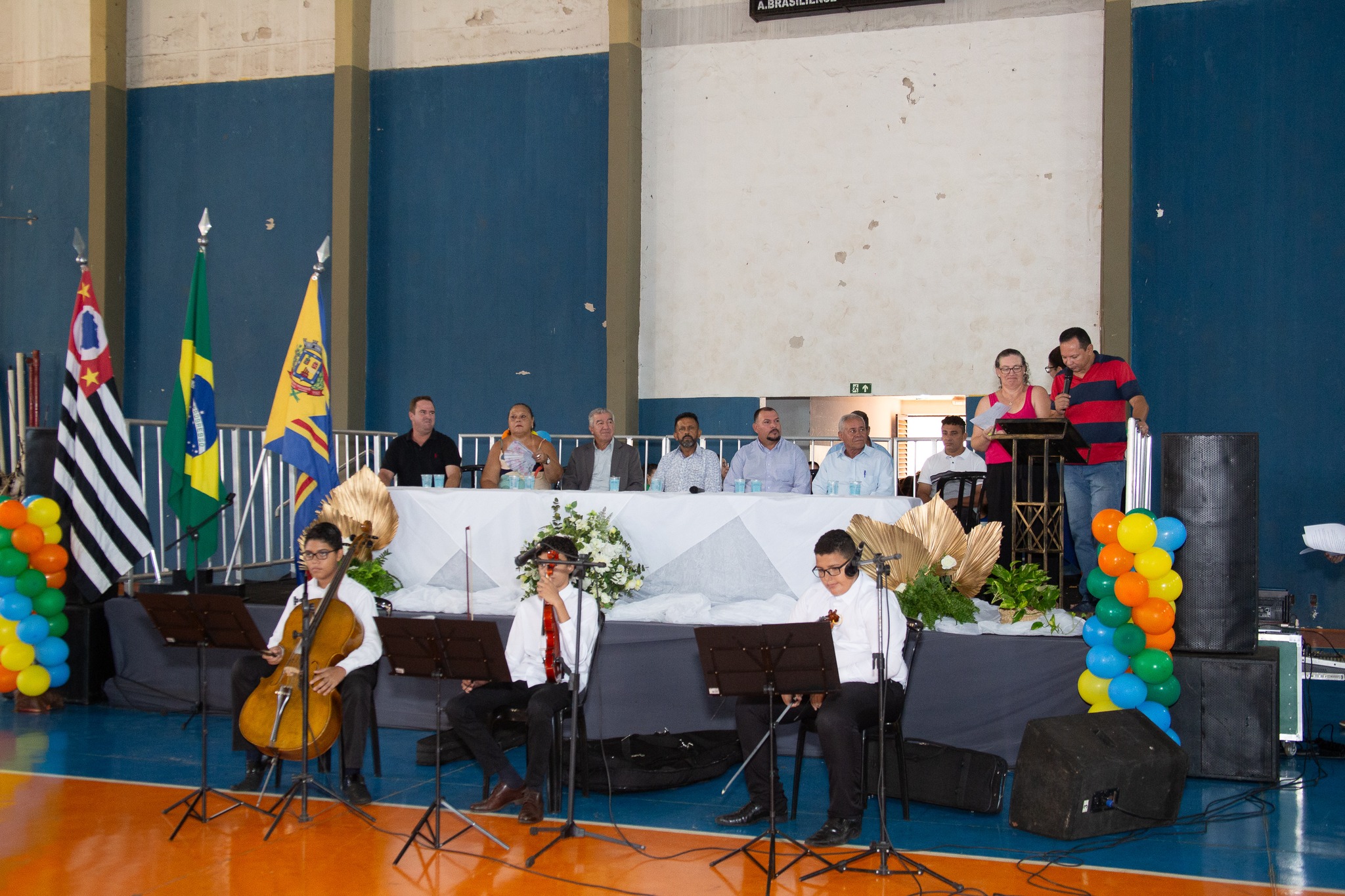 Vereadores de Américo Brasiliense participam de Ato Cívico em comemoração ao aniversário da cidade